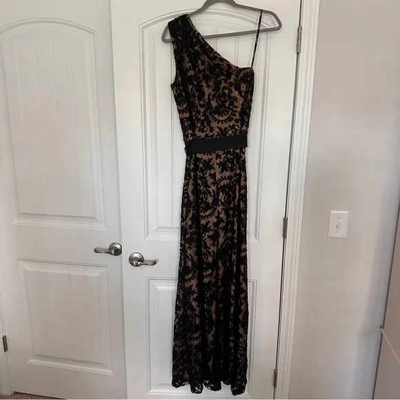 Tadashi Shoji Black Lace One-Shoulder Evening Gown with Nude Lining - Picture 6 of 6